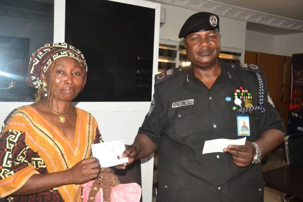 Nasarawa police present ₦30.8m insurance cheques to families of deceased officers