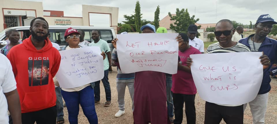 Grève : Les membres de JUSUN perturbent les activités au tribunal de grande instance de Nasarawa