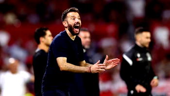 Valencia sack coach, CEO after poor La Liga start