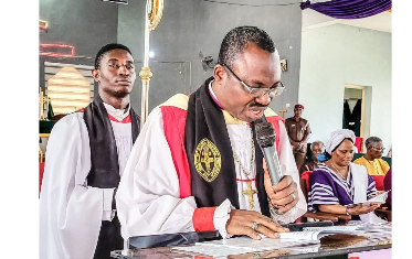 Okene Anglican Diocese explique l'interdiction des enterrements immédiats