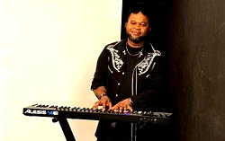 Temi Commic thrills fans at Afro Fusion UK