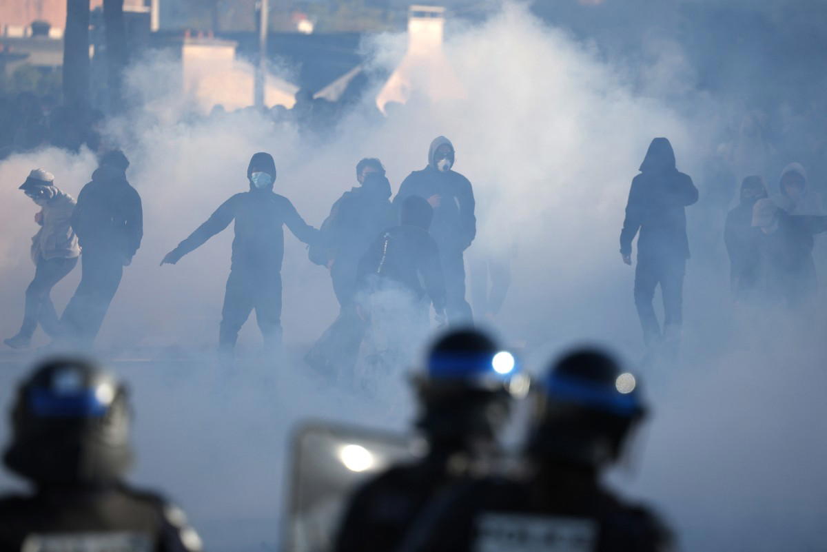 New rallies urged in France as protests disrupt over 730 schools