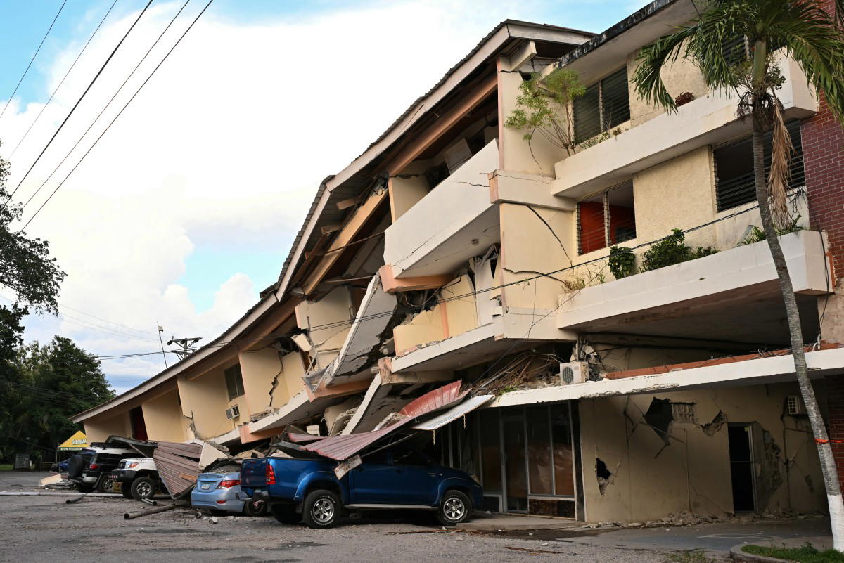 Major earthquake hits Panama, injures at least 27