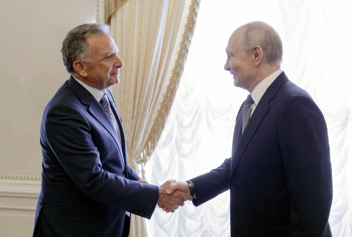 Russian strikes kill 7 in Ukraine after US envoy meets Putin Image