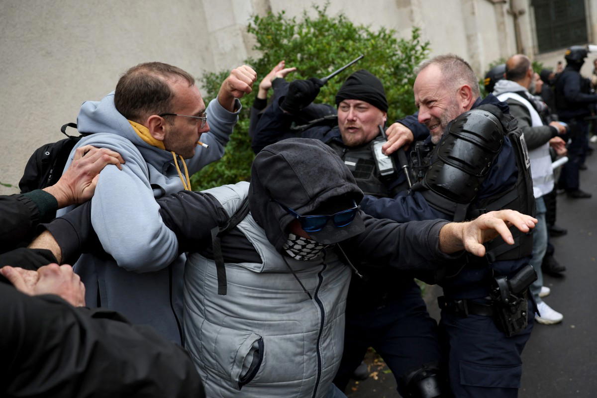 Clashes break out in Paris, other French cities amid fresh protests