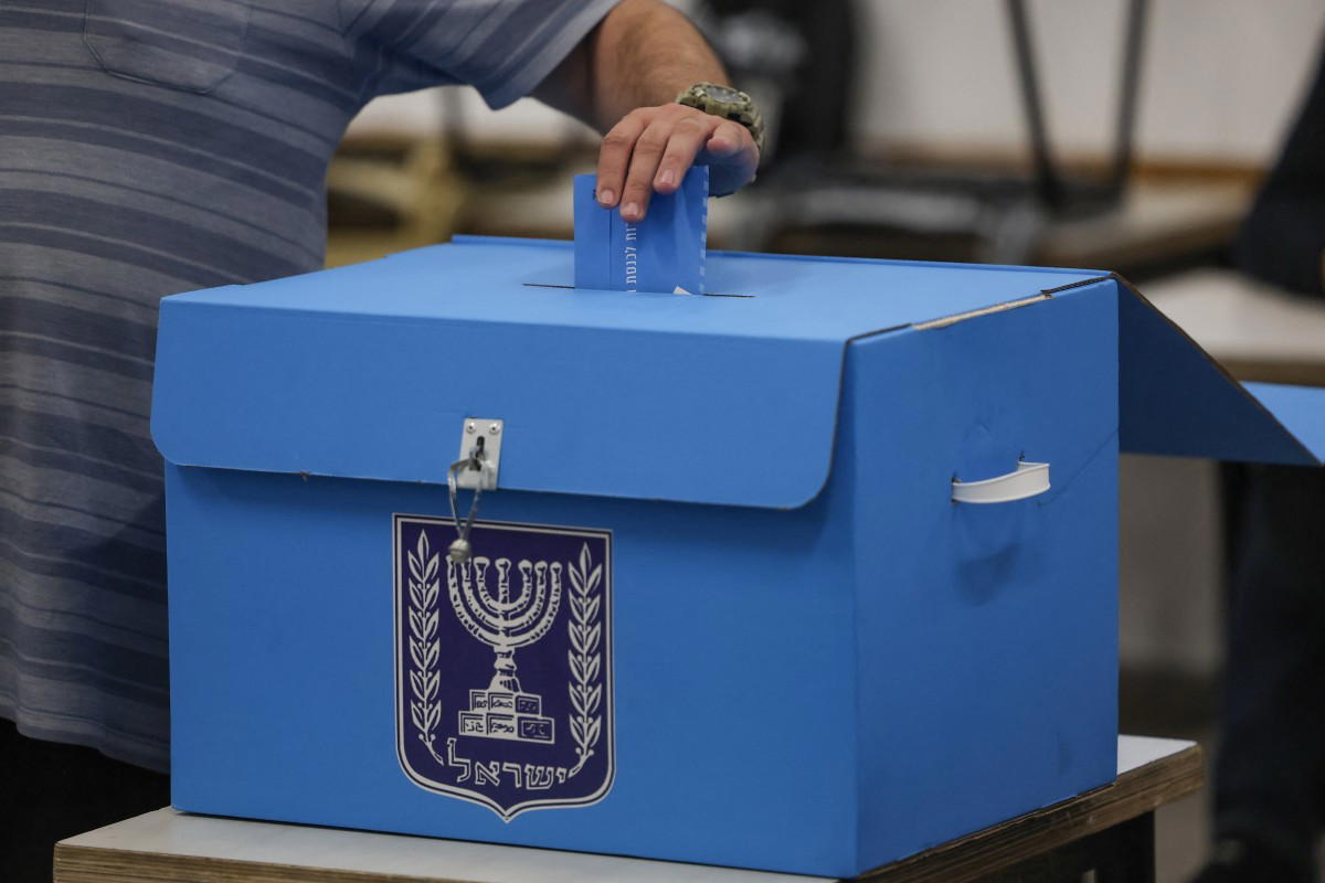 Netanyahu urges Israelis to vote ‘the right way’ as he casts ballot