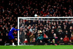 Liverpool beat Chelsea in League Cup shoot-out, Man City survive scare