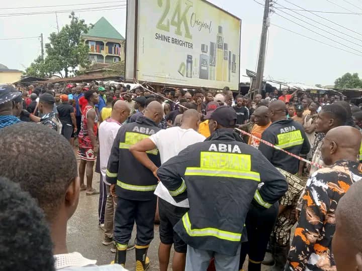 Un homme emporté par une crue alors qu’il tentait de sauver une adolescente à Abia