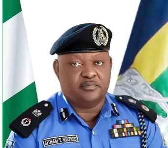 Attaque d’un commissariat à Abia : aucune arme ni munition volée, selon le commissaire