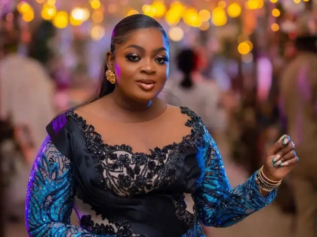 Eniola Badmus apologises to Laide Bakare and calls for an end to their feud