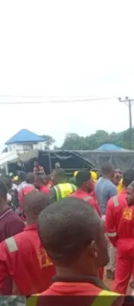 Des travailleurs protestent sur le chantier de l’autoroute côtière dans l’État de Cross River