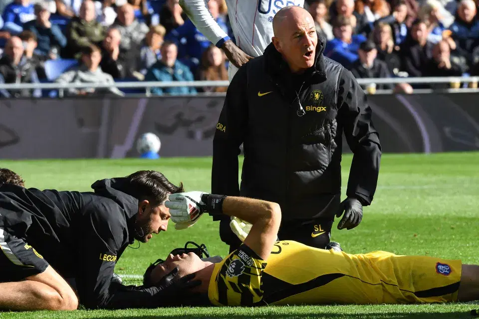 Chelsea goalkeeper Emiliano Martinez targets early return from injury